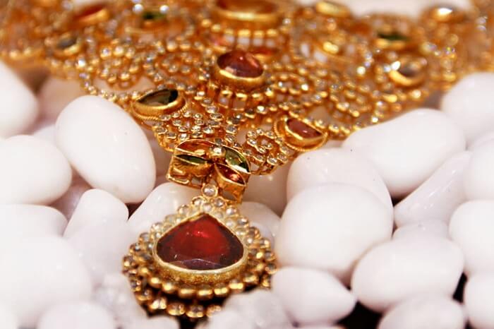 قلادة ذهبية جميلة للبيع في ولاية كيرالا