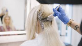 هل يسبب صبغ الشعر تساقط الشعر حقًا؟