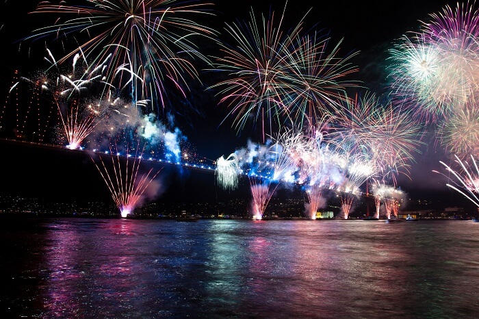 احتفالات العام الجديد في جسر البوسفور