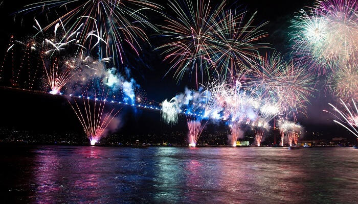 احتفالات العام الجديد في جسر البوسفور