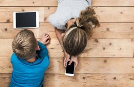 5 فوائد و 6 عيوب للهواتف الذكية للأطفال