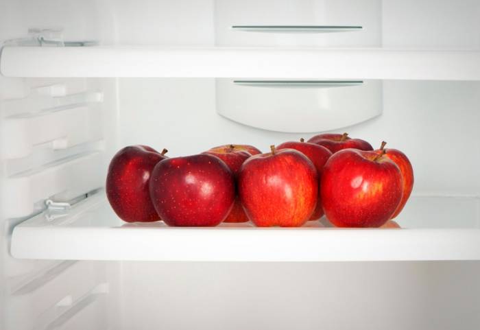 قم بتخزين التفاح في الثلاجة